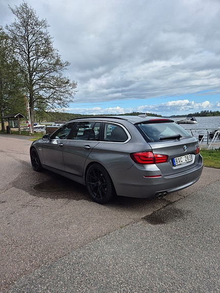 BMW 520d 3 of 4