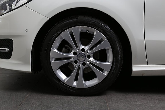 Mercedes-Benz B180 d 25 of 25