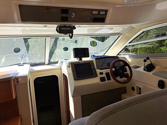 Sealine F34 3 of 5