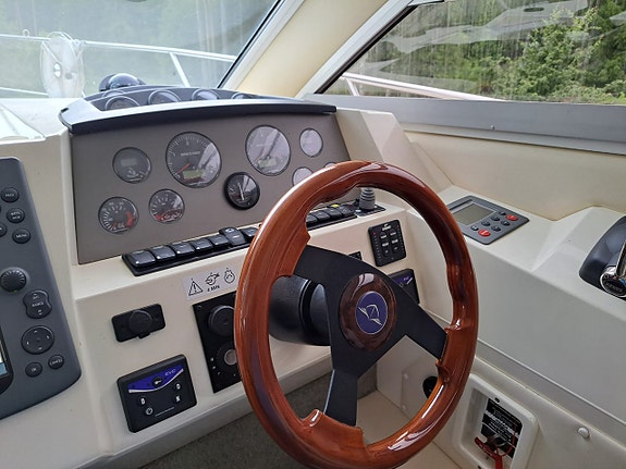 Sealine F34 4 of 5