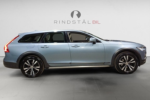 Volvo V90 Cross Country 8 of 17