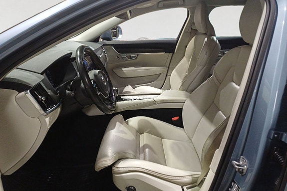 Volvo V90 Cross Country 3 of 5