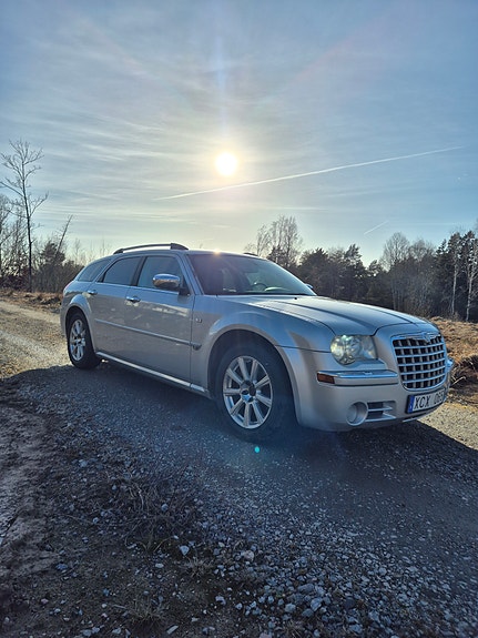 Chrysler 300C 2 of 7