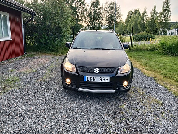 Suzuki SX4 2 of 14