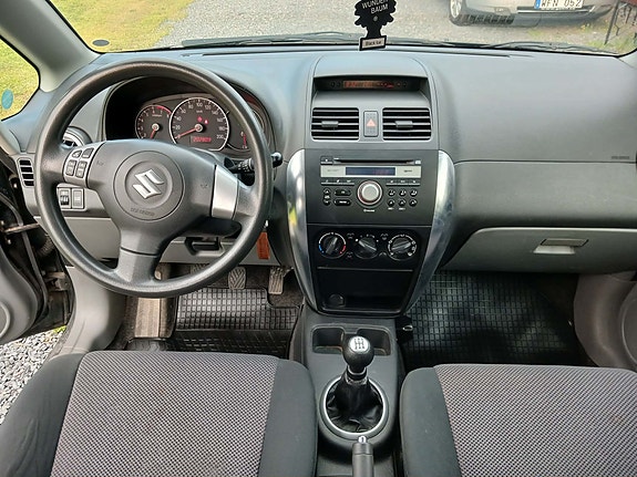 Suzuki SX4 10 of 14