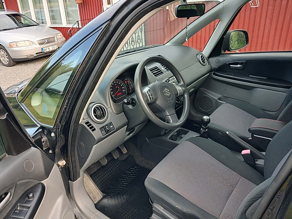Suzuki SX4 9 of 14