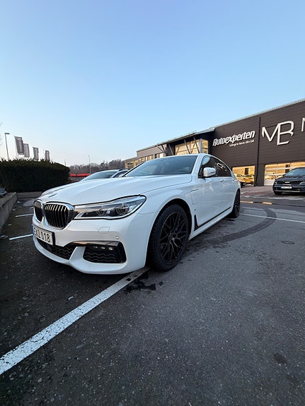 BMW 740e 5 of 19