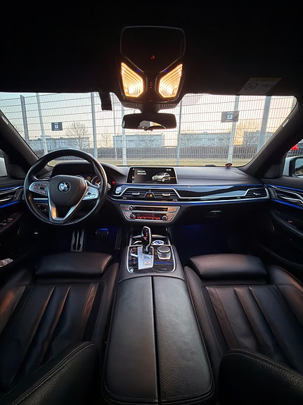 BMW 740e 14 of 19