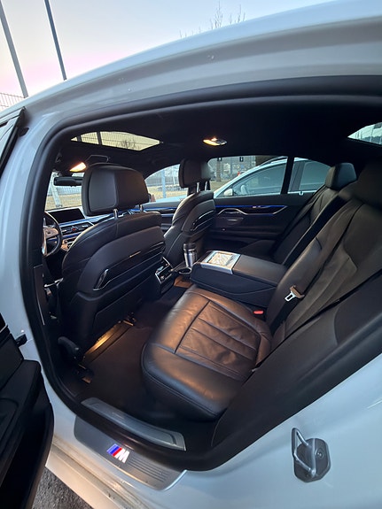 BMW 740e 9 of 19
