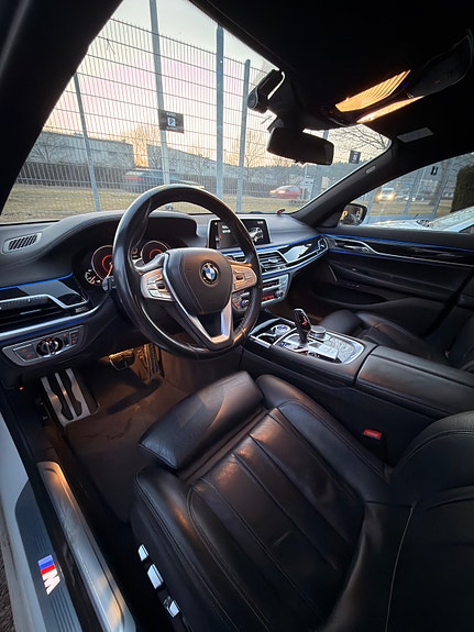 BMW 740e 12 of 19