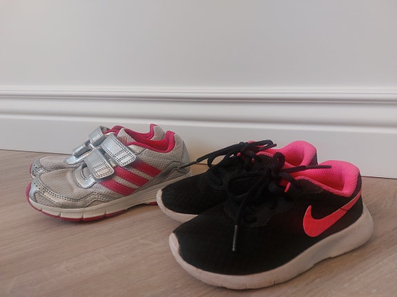 Nike adidas gympaskor sneakers vårskor barnskor stl 28