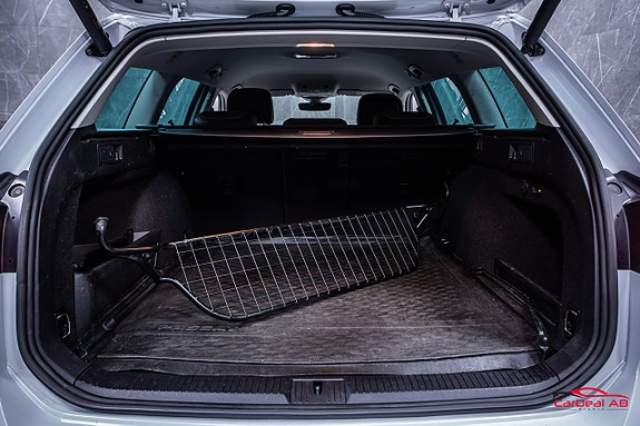 Volkswagen Passat Alltrack 17 of 27