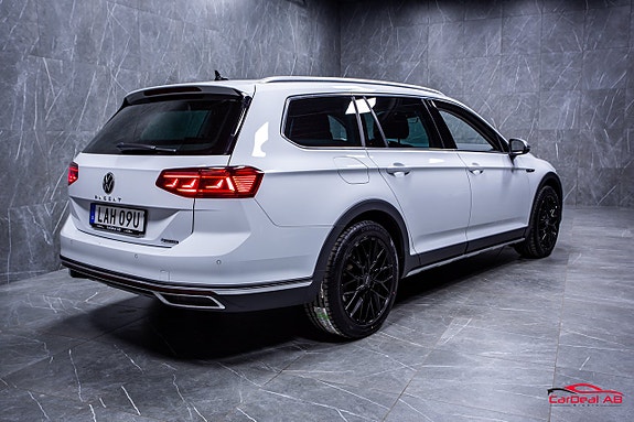Volkswagen Passat Alltrack 7 of 27