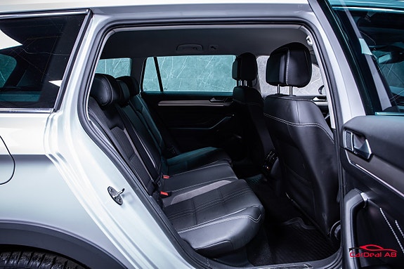 Volkswagen Passat Alltrack 16 of 27