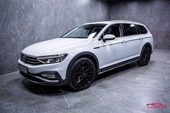 Volkswagen Passat Alltrack 3 of 5