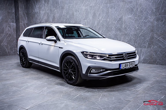 Volkswagen Passat Alltrack 9 of 27
