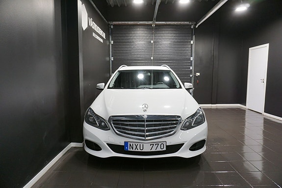 Mercedes-Benz E220 2 of 25