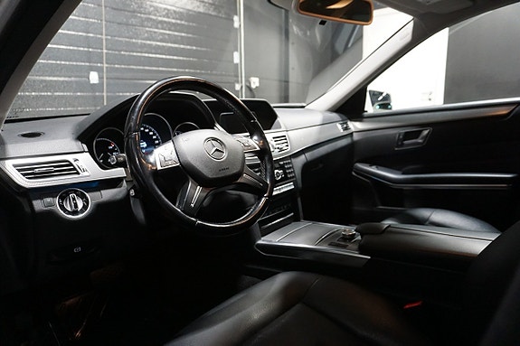 Mercedes-Benz E220 13 of 25