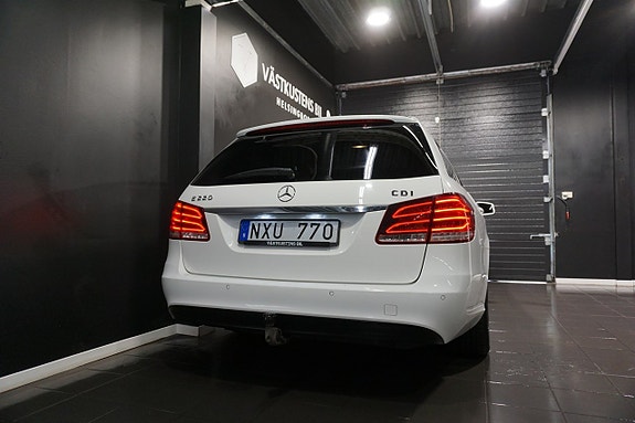 Mercedes-Benz E220 24 of 25