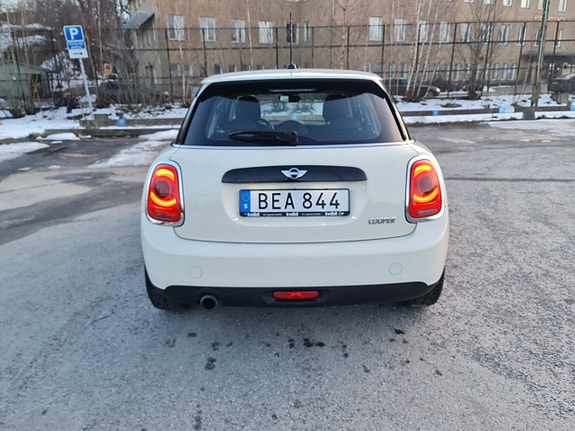 MINI Cooper 4 of 5