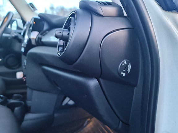 MINI Cooper 21 of 26