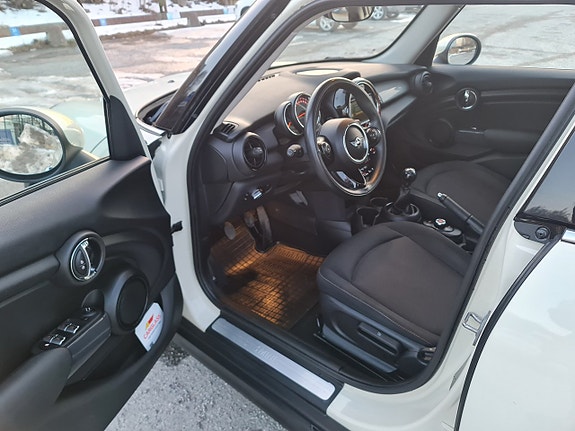 MINI Cooper 7 of 26