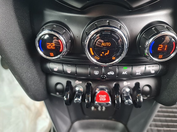 MINI Cooper 22 of 26