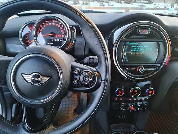 MINI Cooper 14 of 26