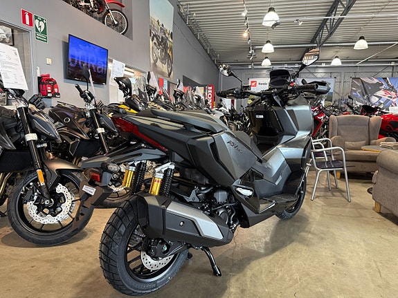 Honda ADV350 3 of 5