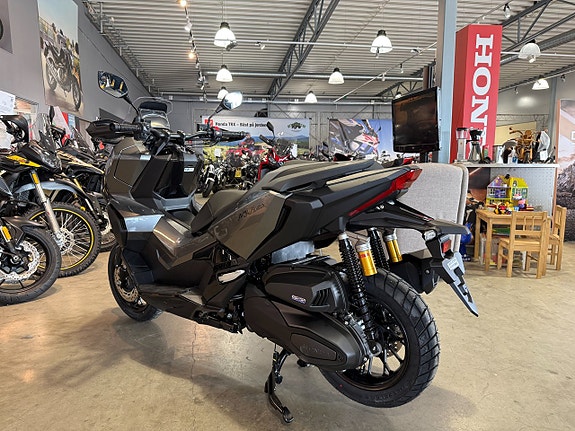 Honda ADV350 4 of 5