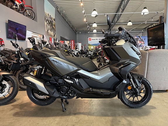 Honda ADV350 2 of 5