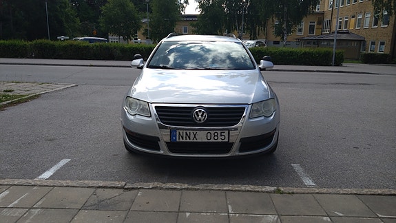 Volkswagen Passat 2 of 5