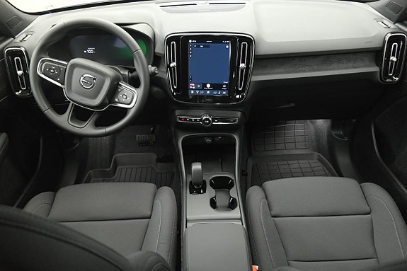 Volvo EX40 13 of 18