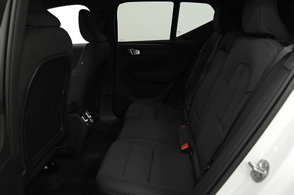 Volvo EX40 11 of 18