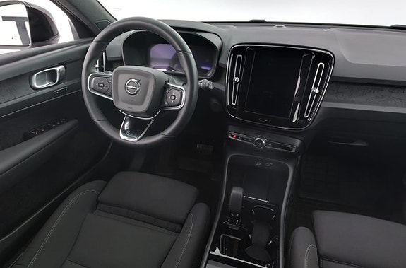 Volvo XC40 8 of 18