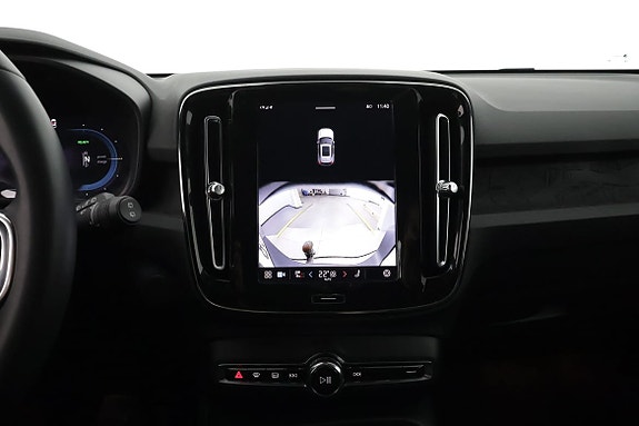 Volvo XC40 12 of 18