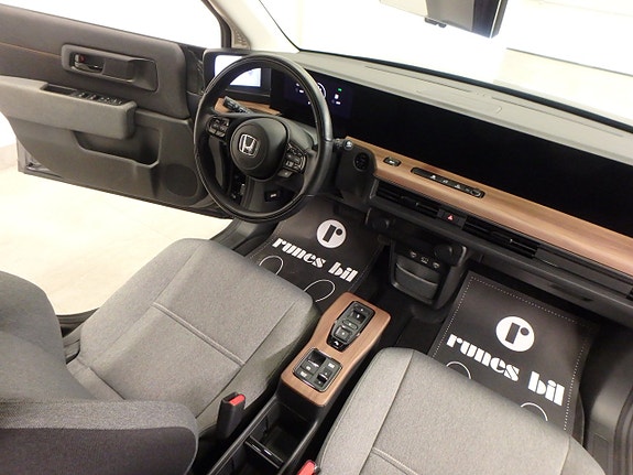 Honda e 21 of 24
