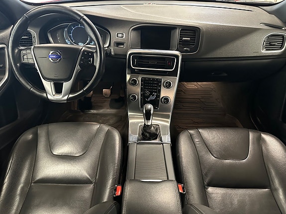 Volvo V60 7 of 16