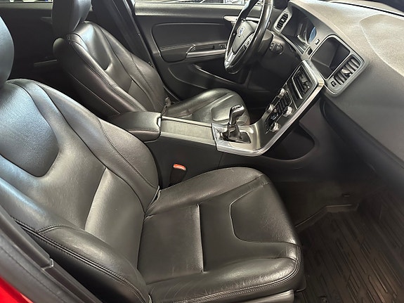 Volvo V60 8 of 16