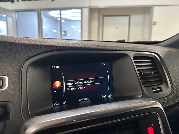 Volvo V60 12 of 16