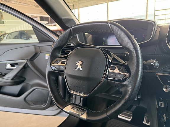 Peugeot 208 9 of 16