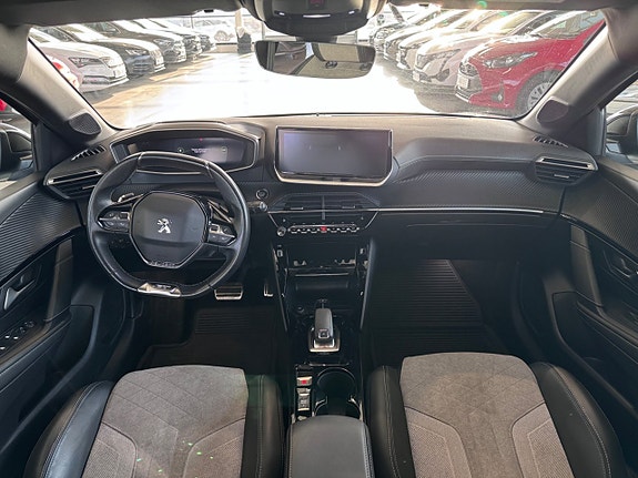 Peugeot 208 8 of 16