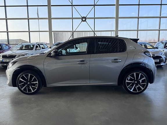 Peugeot 208 2 of 16