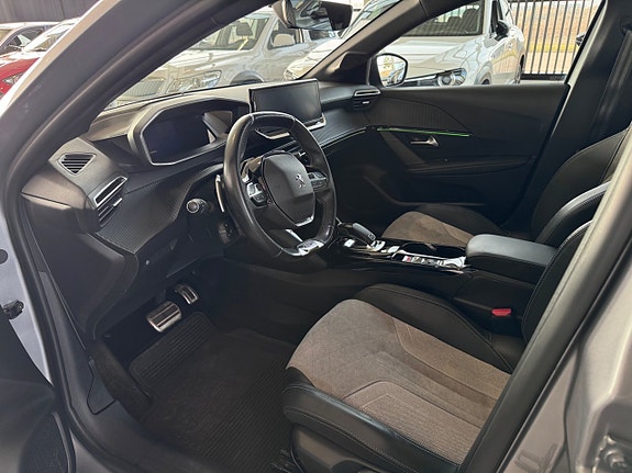 Peugeot 208 6 of 16