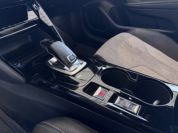 Peugeot 208 10 of 16