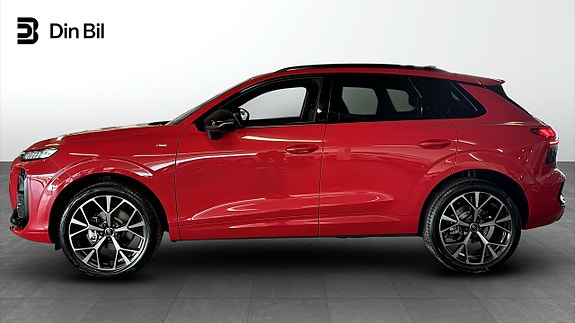 Audi Q3 2 of 5