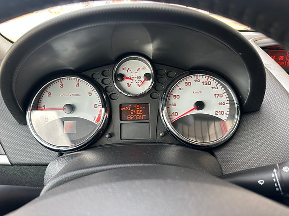 Peugeot 207 8 of 18