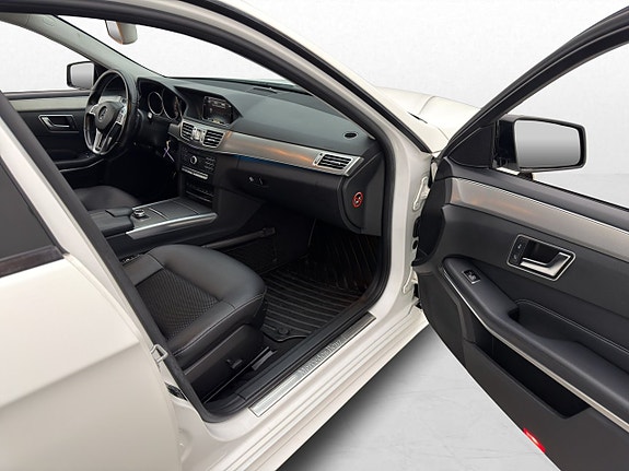 Mercedes-Benz E220 20 of 23