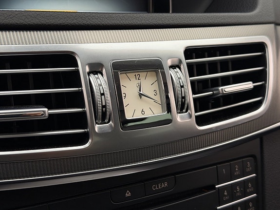 Mercedes-Benz E220 15 of 23