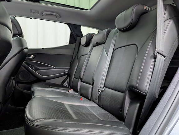 Hyundai Santa Fe 12 of 16